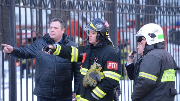 Пожарные, спасатели МЧС работают в центре Москвы. Архивное фото