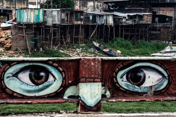 Граффити на берегу Рио-Негро, Бразилия