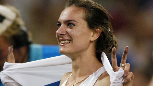 Россиянка Елена Исинбаева завоевала золотую медаль в прыжках с шестом на летних Играх XXVIII Олимпиады. 2004 год