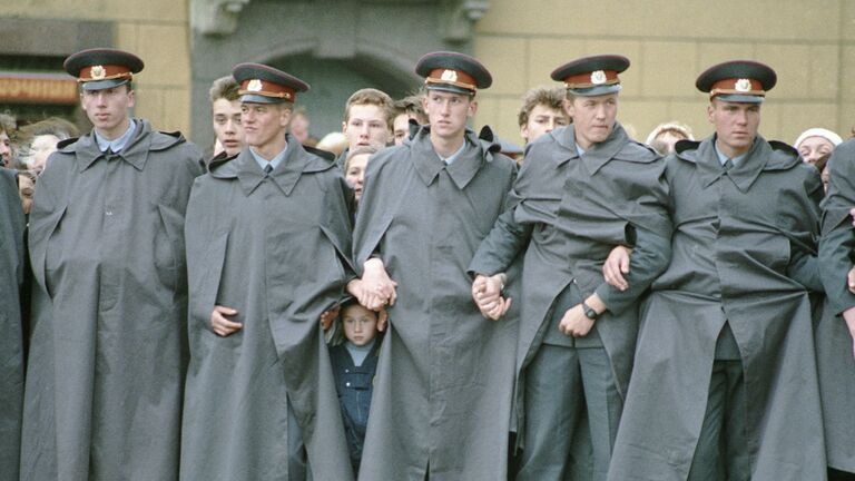 Пикеты на улицах города во время празднования Дня Москвы. 1990 год