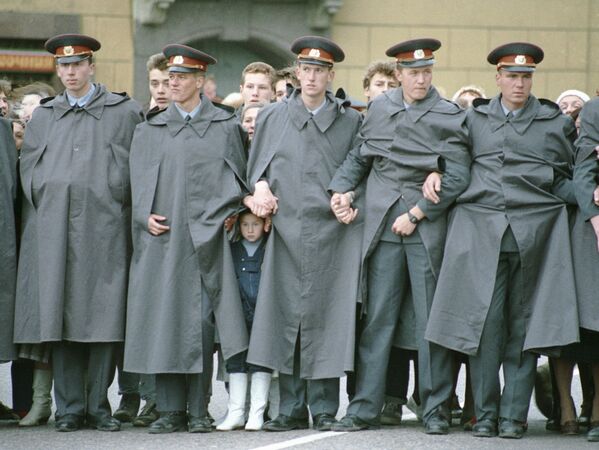 Пикеты на улицах города во время празднования Дня Москвы. 1990 год