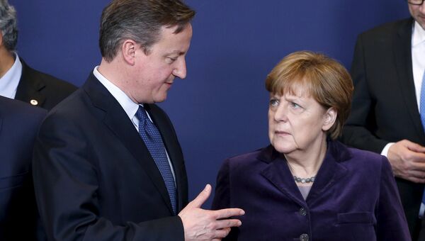 Британский премьер Дэвид Кэмерон и немецкий канцлер Ангела Меркель на саммите лидеров ЕС в Брюсселе