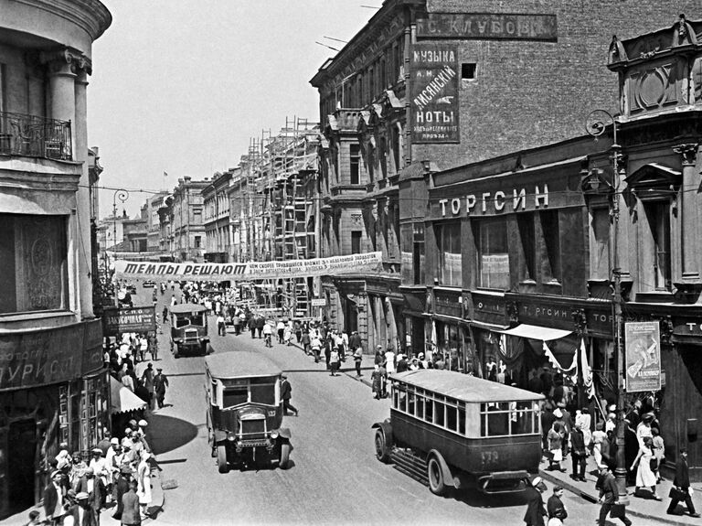 Улица Петровка в Москве