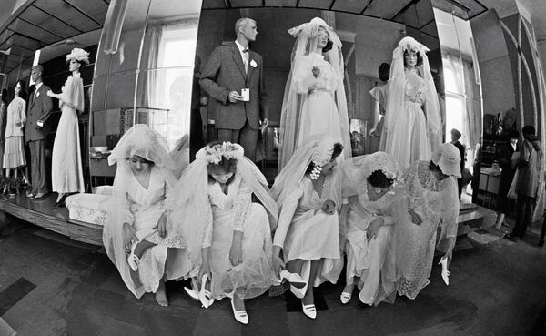 Невесты в Доме моды