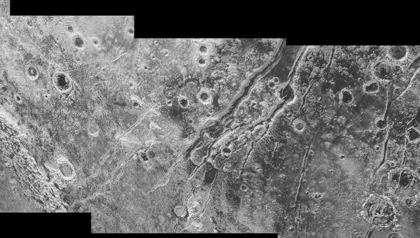 Фотография поверхности Плутона, полученная New Horizons