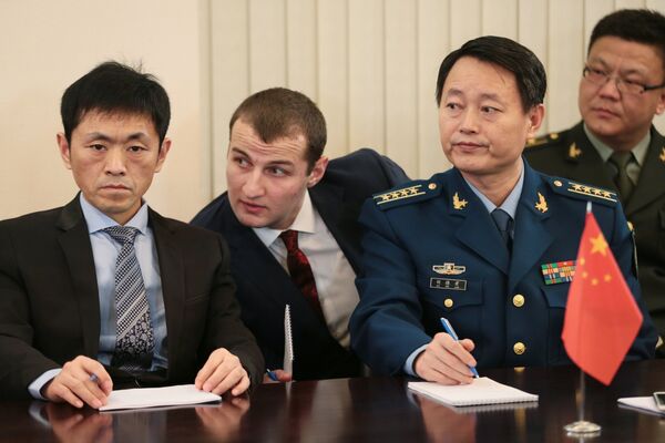 Представители КНР на брифинге министерства обороны России в связи с началом процедуры считывания и дешифрации информации бортовых средств объективного контроля самолета Су-24М