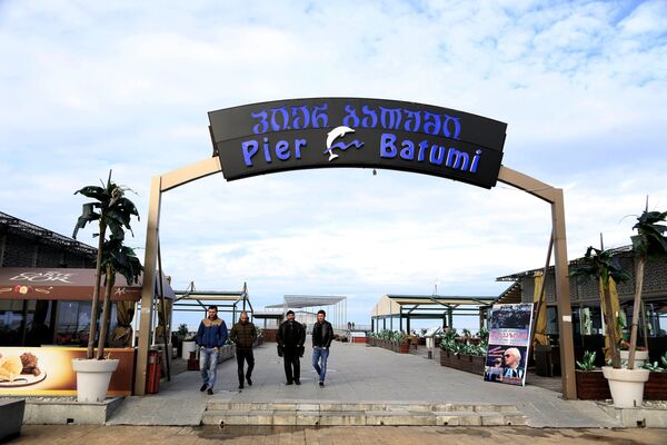 Центральный пирс Батумского бульвара Pier Batumi в городе Батуми