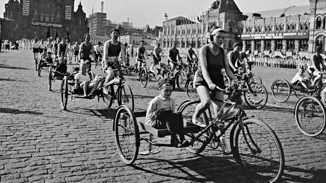 Физкультурный парад на Красной площади. 1930 год