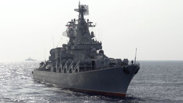 Крейсер Москва у базы Хмеймим в Сирии. Архивное фото
