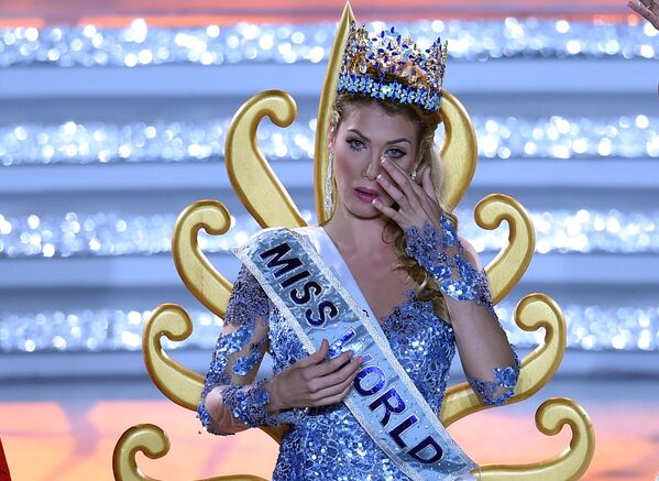 Представительница Испании Мирейя Лалагуна Ройо, завоевавшая титул Мисс мира-2015