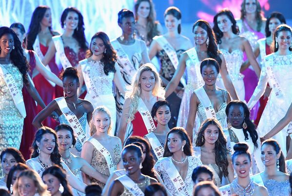 Участницы конкурса Мисс Мира-2015 в китайском городе Санья на острове Хайнань