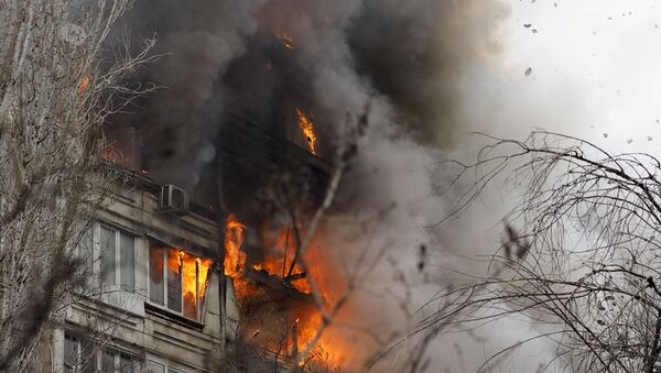 Пожар в разрушенном в результате взрыва бытового газа многоэтажном доме по улице Космонавтов в Волгоград