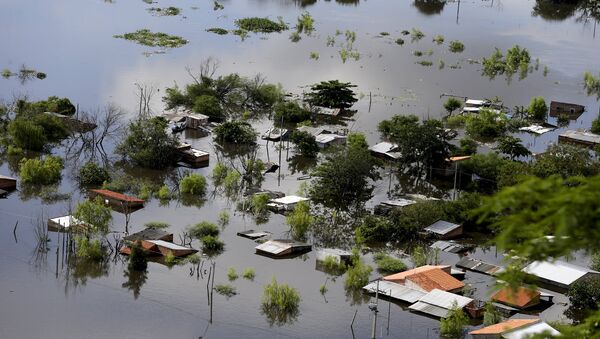 Затопленные дома в Парагвае в результате разлива рек. 20 декабря 2015