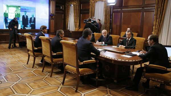 Премьер РФ Д.Медведев дал старт солнечным электростанциям в Орске и Абакане