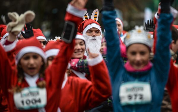 Благотворительный забег Дедов Морозов Happy Run на ВДНХ Благотворительный забег Дедов Морозов Happy Run на ВДНХ