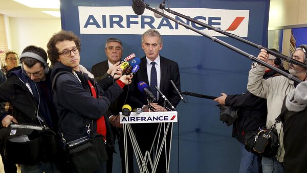 Исполнительный директор авиакомпании Air France во время пресс-конференции в Париже. 21 декабря 2015