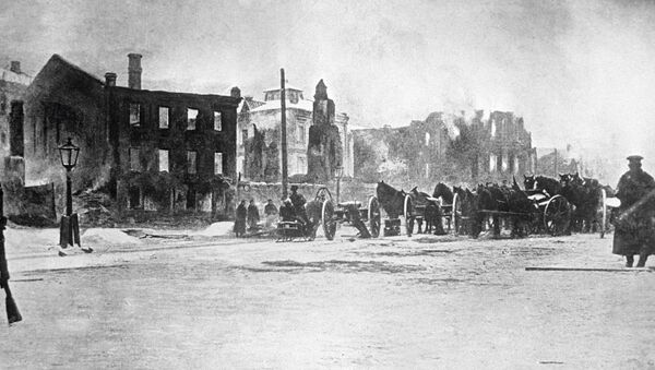 Артиллерия обстреливает баррикады на Пресне во время Декабрьского вооруженного восстания 1905 года