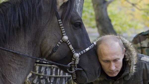 Владимир Путин во время экспедиции в Убсунурскую котловину