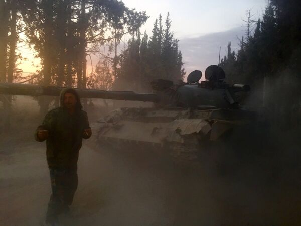 Танк Т-55 Сирийской арабской армии на территории взятого под контроль района Мардж аль-Султан