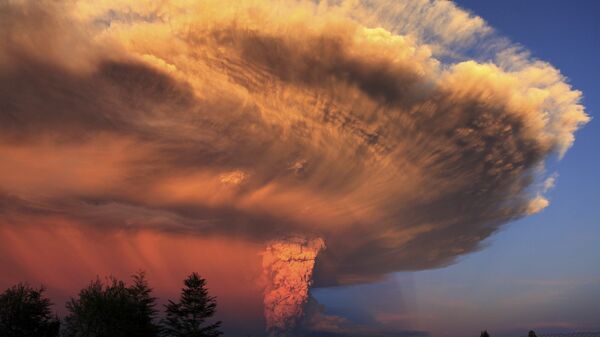 Извержение вулкана Кальбуко в Чили