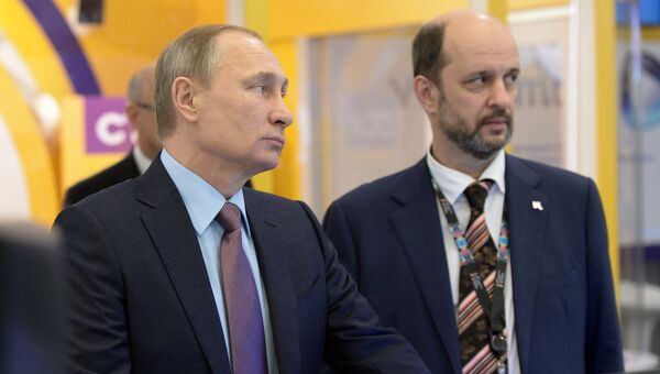 Президент РФ В. Путин принял участие в пленарном заседании первого российского форума Интернет Экономика