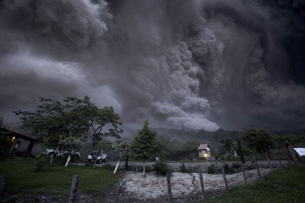 Извержение мексиканского вулкана Колима. 10 июля 2015
