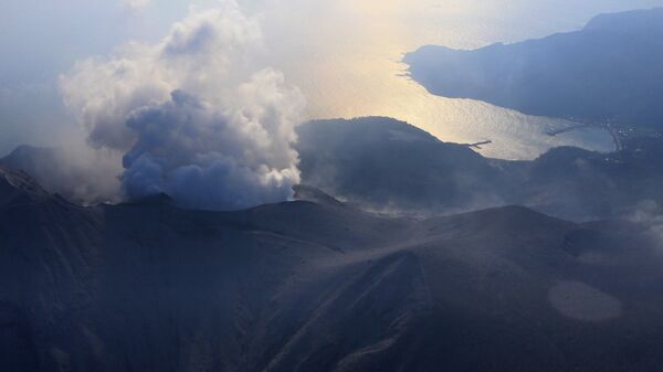 Извержение вулкана Синдакэ на острове Кутиноэрабу, Япония. Архивное фото