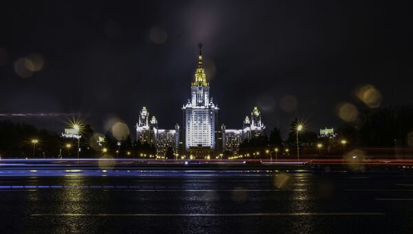Главное здание Московского государственного университета (МГУ) на Воробьевых горах в Москве. Архивное фото