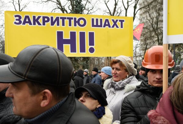 Украинские шахтеры на митинге у здания Верховной Рады Украины