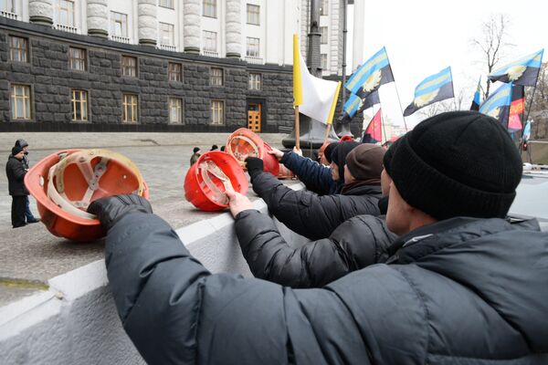 Украинские шахтеры на митинге у здания Верховной Рады Украины