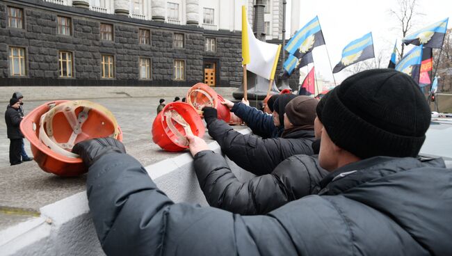 Украинские шахтеры на митинге у здания Верховной Рады Украины. Архивное фото