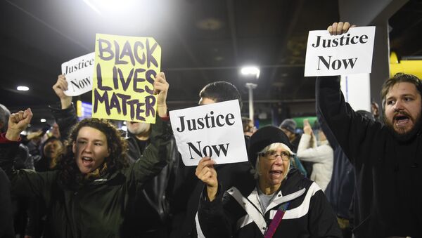 Акция протеста Жизнь чернокожего имеет значение в Миннеаполисе