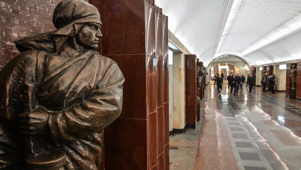 Скульптура на станции Бауманская Арбатско-Покровской линии Московского метрополитена, открывшейся после капитального ремонта
