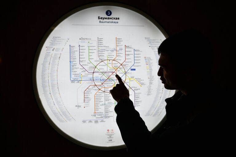 Карта метро на станции Бауманская Арбатско-Покровской линии Московского метрополитена, открывшейся после капитального ремонта