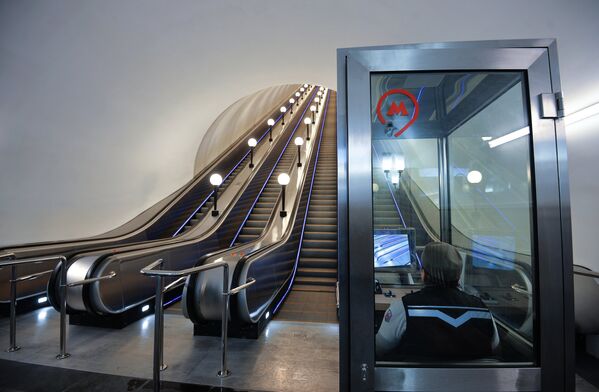 Эскалаторы на станции Бауманская Арбатско-Покровской линии Московского метрополитена, открывшейся после капитального ремонта