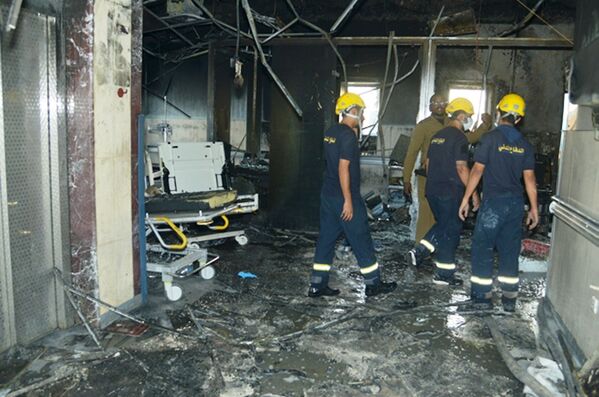 Спасательные службы на месте пожара в больнице в городе Джизан на юго-западе Саудовской Аравии