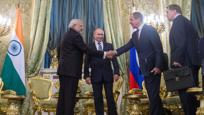 Президент России Владимир Путин и премьер-министр Индии Нарендра Моди во время официальной встречи в Кремле. 24 декабря 2015