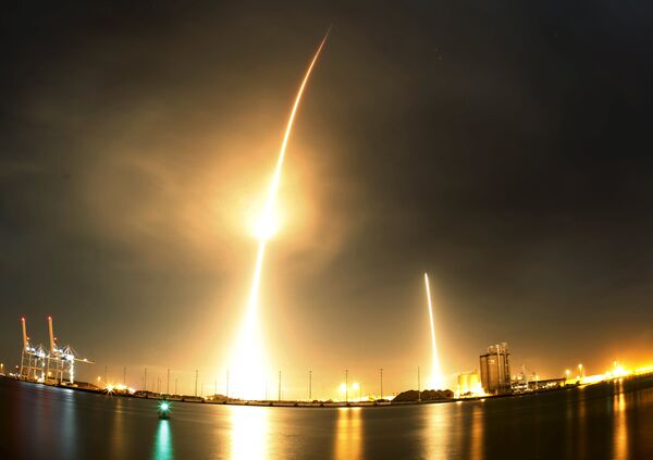 Старт американской ракеты Falcon 9 на космодроме на мысе Канаверал