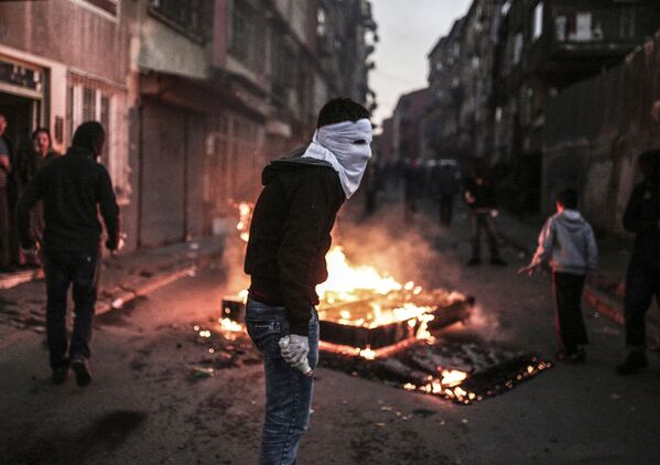 Столкновения протестующих с полицией в Стамбуле