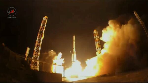 Старт ракеты Протон-М со спутником связи с космодрома Байконур