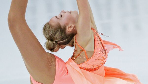 Елена Радионова выступает в короткой программе женского одиночного катания на чемпионате России по фигурному катанию в Екатеринбурге