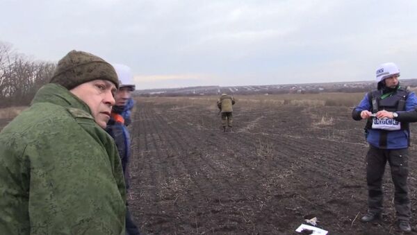Наблюдатели ОБСЕ пригибались под пулями во время обстрела под Донецком