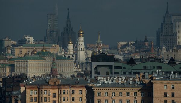 Вид на Московский Кремль и Храм Христа Спасителя со смотровой площадки РАН