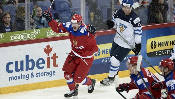 Молодежная сборная России по хоккею обыграла команду Финляндии в матче чемпионата мира, 28 декабря 2015