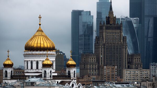 Храм Христа Спасителя, здание МИД РФ и Московский международный деловой центр Москва-Сити в Москве. Архивное фото