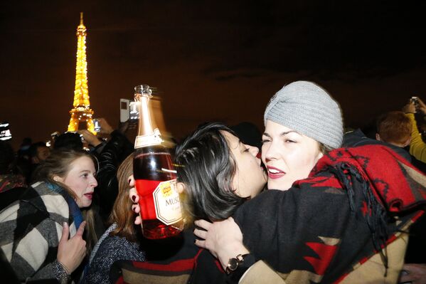 Празднование Нового года в Париже