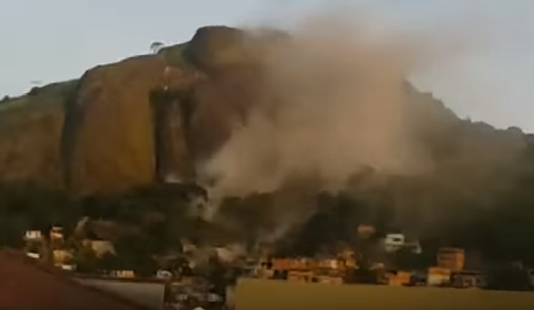В Бразилии кусок скалы обвалился на жилой район. ВИДЕО