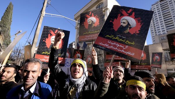 Протесты в Тегеране у посольства Саудовской Аравии в Иране, 3 января 2016. Архивное фото