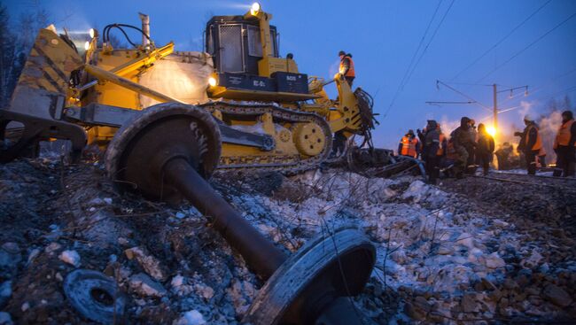 Вагоны грузового поезда сошли с рельсов в Амурской области