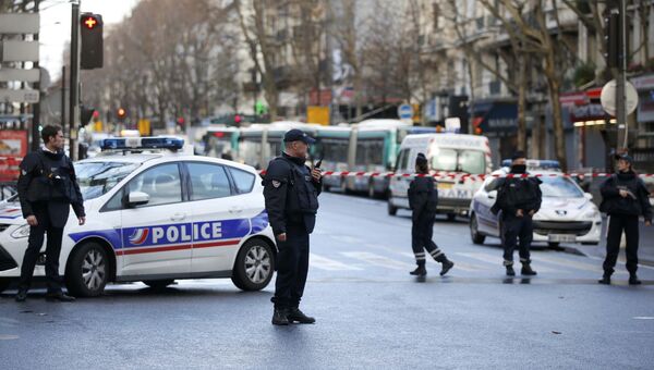 Полицейское оцепление в Париже после нападения на комиссариат 18-го округа, 7 января 2016